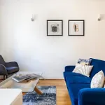 Modern 2 Bedroom Flat Near Queensway