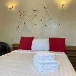 Lyall Apartment Hotel