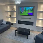 Cozy London Home With Three Bedrooms