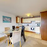 2 Bed With Free Parking & Lift - 3 Min To Station