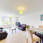 2 Bed With Free Parking & Lift - 3 Min To Station