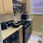 Lovely Apartment In Willesden