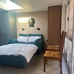 Inviting 1-Bed Studio In London