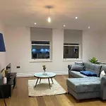 Beautiful 3Bed3Bath Kensington