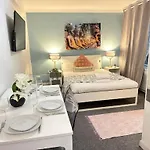 Edgware Road Beautiful Apartment