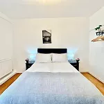 Two Bedroom Apartment Near Paddington Station