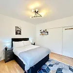 Two Bedroom Apartment Near Paddington Station