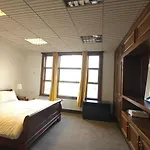 London Stockwell Station Apartment