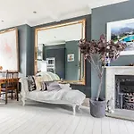 Magical Georgian Maisonette, Angel, Islington