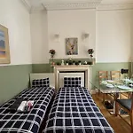 Central And Affordable Flat For 6 People In Zone 1 - Baker Street - With Breakfast Included