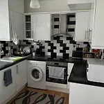 Spacious 2 Bedroom House With Garden