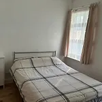 Spacious 2 Bedroom House With Garden