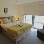 Spacious 3-Bed 3-Bath Luxury Apartment With Balcony Hyde Park