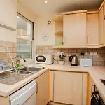 Bright 2 Bedroom Flat In Central London