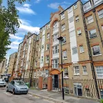 Oxford Circus - 20Min Tube ,1Gb Fibre Wifi, 2Min To Tube & Heathrow, Free Snacks & Toiletries, 2 New Smart Tvs & Sofabed