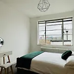 Camden Skyview Apartment