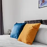 Graceful Stays - Self Contained Spacious 2 Bed Apartment Stratford