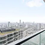 Elegant 2 Bed Apartment Within Many Attractions