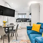 Luxstay Holland Park Apartment With Ac