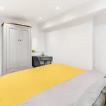 Luxstay Holland Park Apartment With Ac