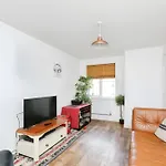 Quiet 2Bedrooms Near Central London