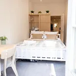 Two-Bed City Centre Flat 100M From Trafalgar Sqr