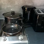 Newly Built Modern Studio House With Free Parking