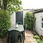 Charming Brixton Flat With Patio & Modern Comforts