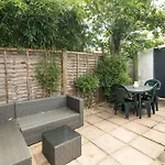Charming Brixton Flat With Patio & Modern Comforts