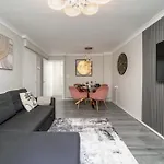 One-Bedroom Ground Floor Gem 15 Mins From Kings Cross