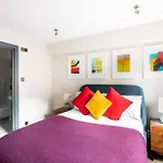 Classy Notting Hill Nest