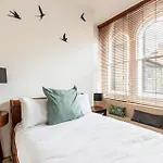 Classic Victorian Flat With Terrace