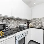 Fantastic 4 Bedroom Apartment In Russell Square