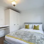 Two Bed Two Bath Kensington Apartment