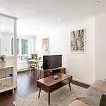 Bright & Cosy One-Bed Apartment