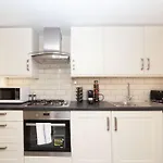 Modern London 1 Bed Apartment, Own Garden!