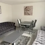 London Bliss Retreat - Superb 3-Bed House