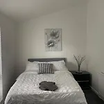 London Bliss Retreat - Superb 3-Bed House