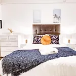 Marble Arch Beautiful Four Bedroom Apartment