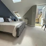 5 Bed House - Fancy - Sleep Up To 12 - Central
