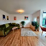 London Pad On Thames