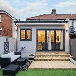 Large 4 Bedroom House With Parking Available