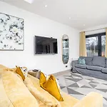 Large 4 Bedroom House With Parking Available