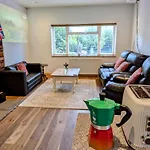 3Bedrooms House Sleeps10 Garden&Parking Ably Stays