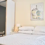 Stylish And Homely 4 Bedroom Home In East London