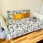 Charming 2-Bedroom Flat In Shepherd\'S Bush, Near Hammersmith