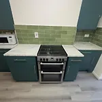 Newly Decorated 5-Bed Hackney Townhouse