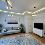 Stylish One Bed Flat In Paddington Pool And Gym Next Door Free Secure Underground Parking Nearby