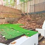 Blossom Apartment With Garden