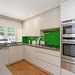 Stunning 4 Bedroom Home In Holland Park